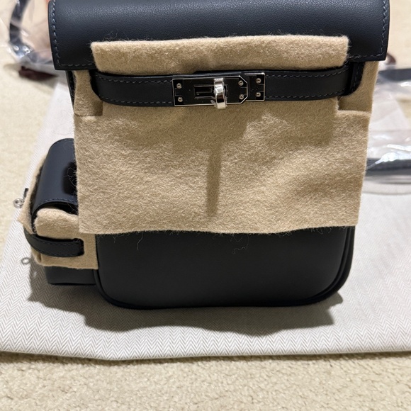 2025 Brand New Hermes Mini Kelly Jump Backpack - Gris Misty - PHW - K Stamp - Picture 2 of 13